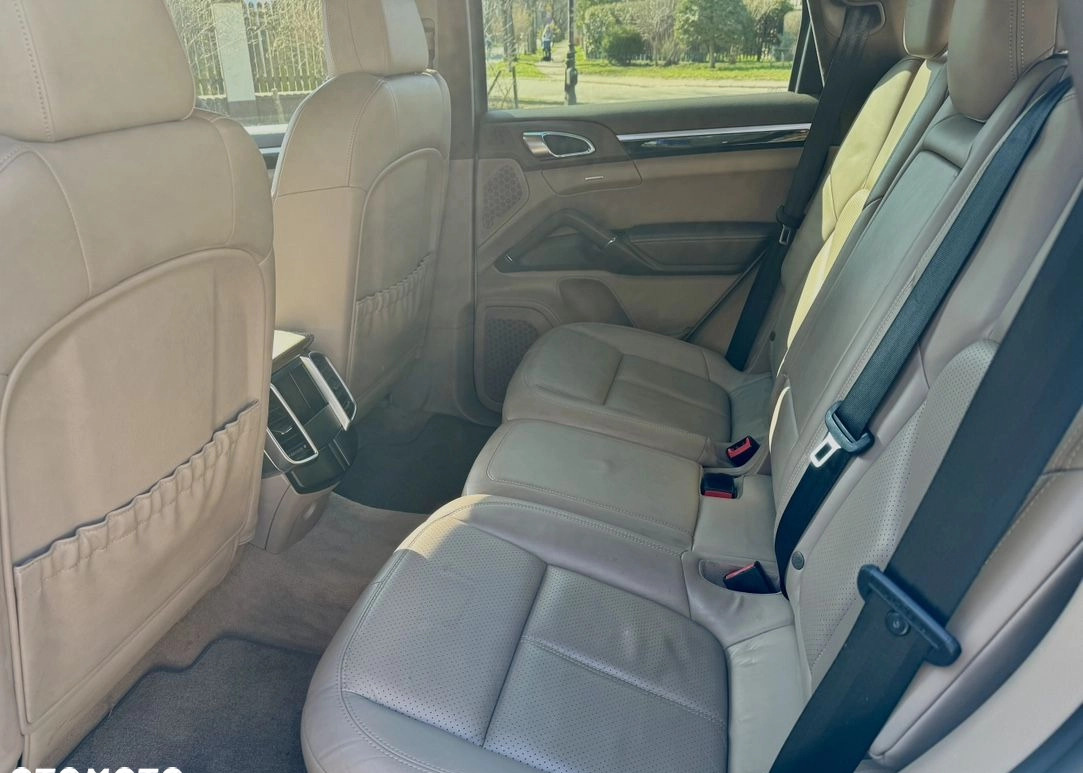 Porsche Cayenne cena 94900 przebieg: 203500, rok produkcji 2012 z Warszawa małe 154